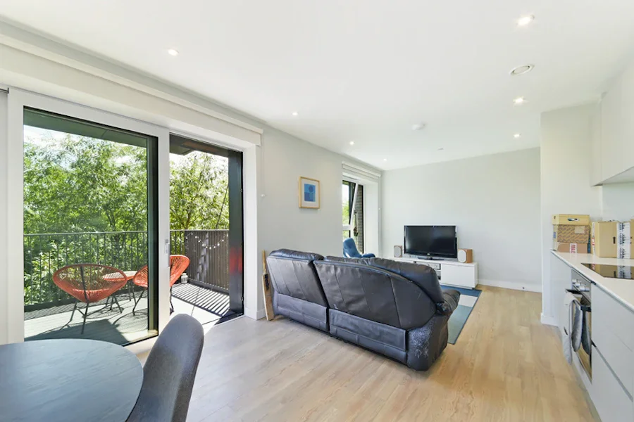 Flat Hale Wharf in Greater London