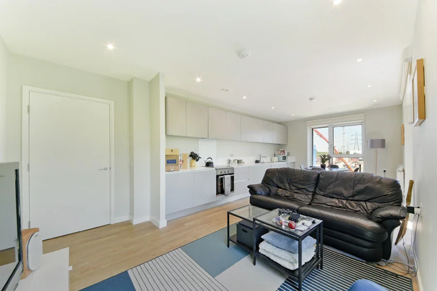 Flat Hale Wharf in Greater London