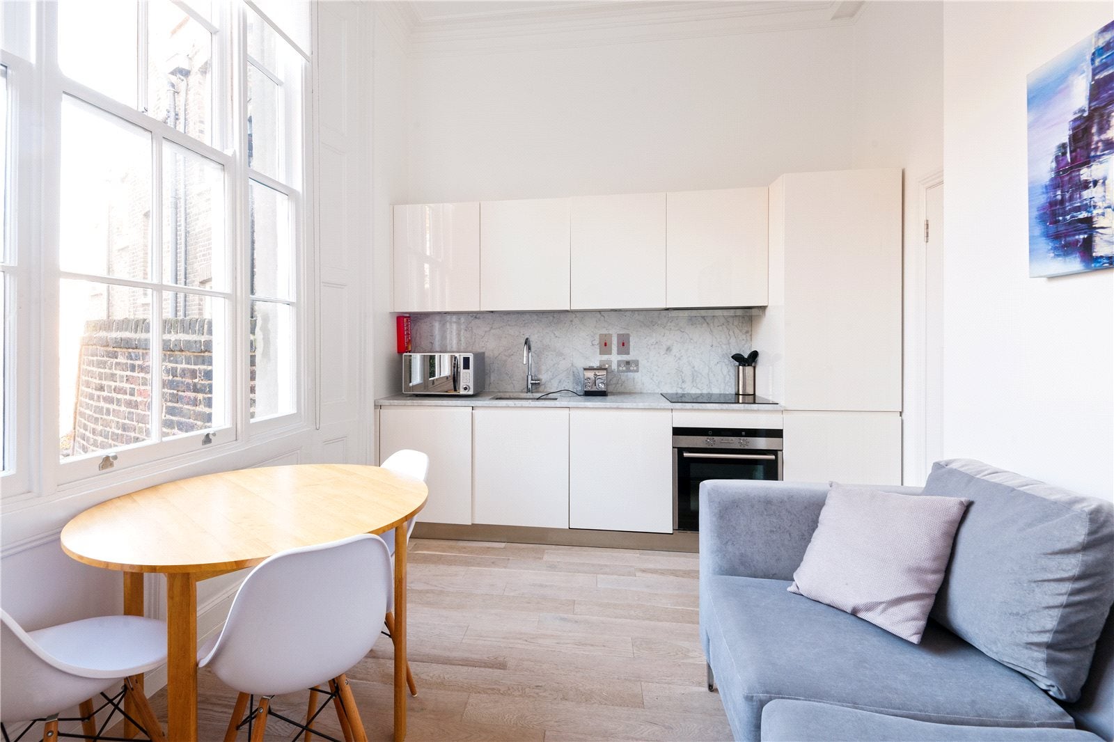 Flat Wren Street in Greater London