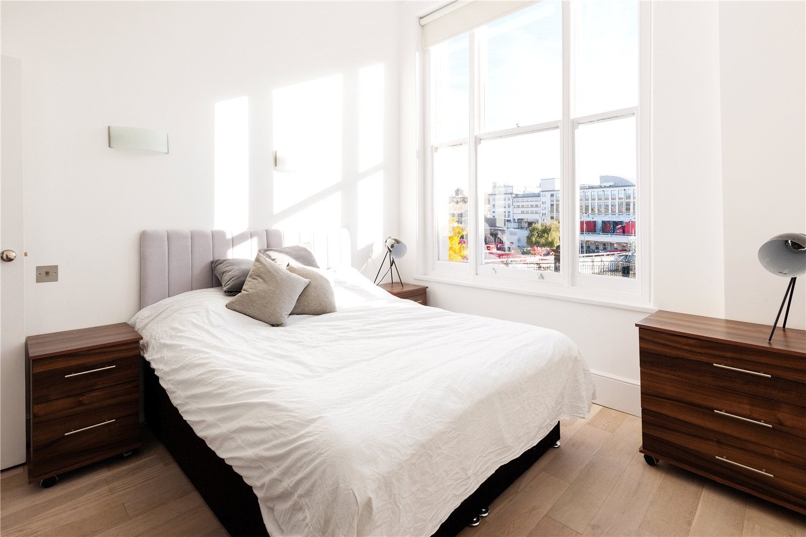 Flat Wren Street in Greater London