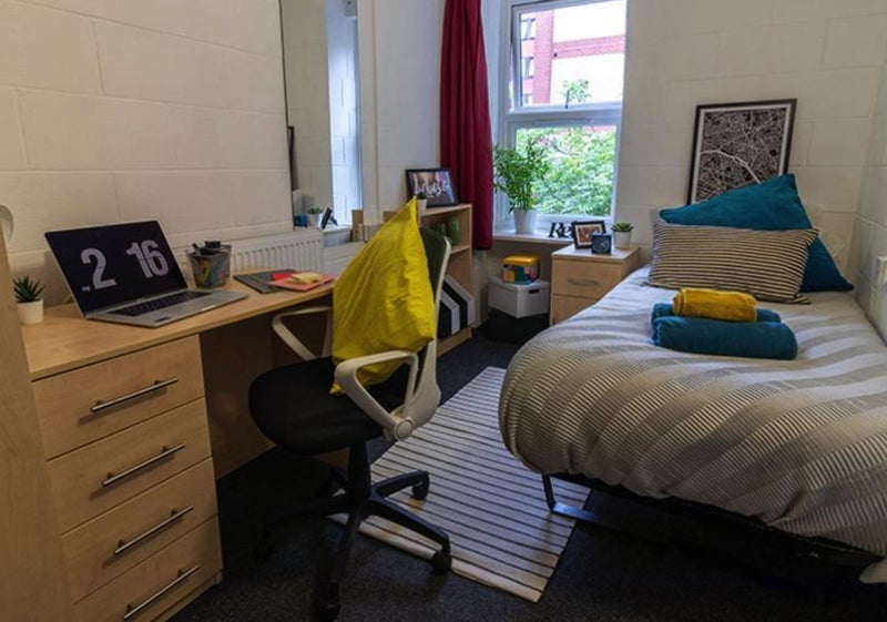 Room Station Road in Greater London