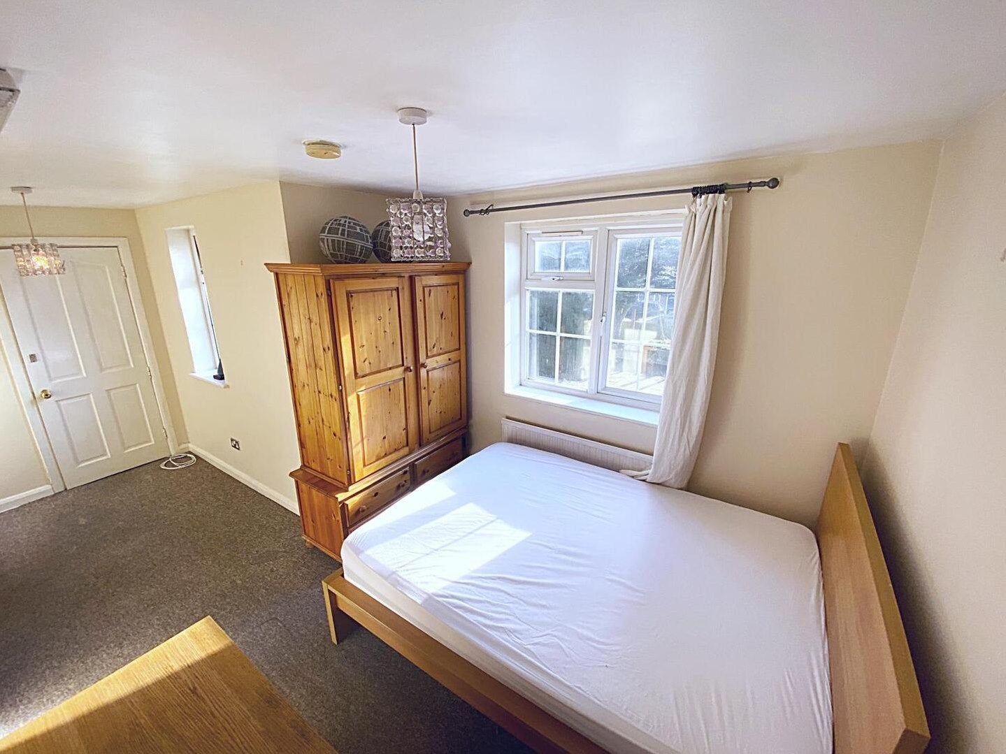 Room Oak Grove Road in Greater London
