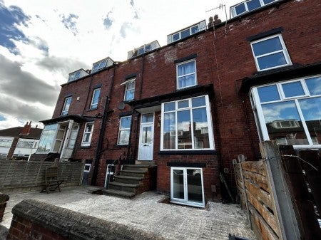 Flat Ash Road in Leeds