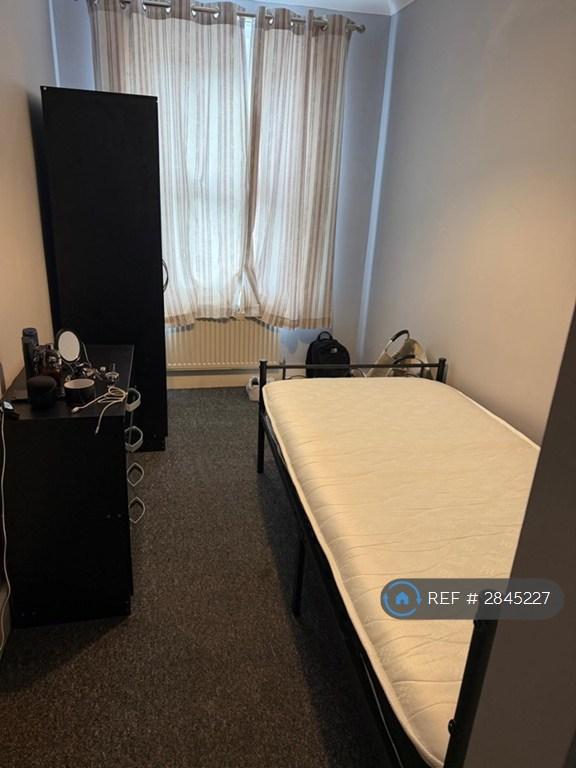 Room Percival Terrace in Dover