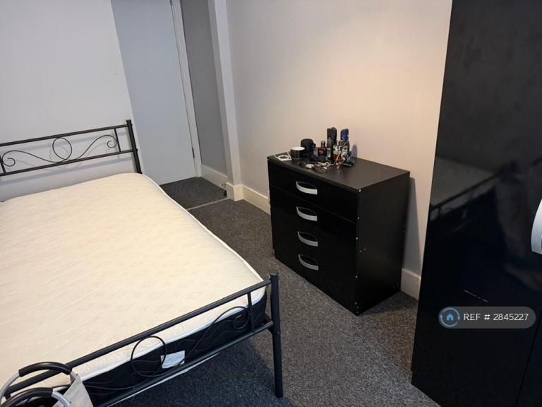 Room Percival Terrace in Dover