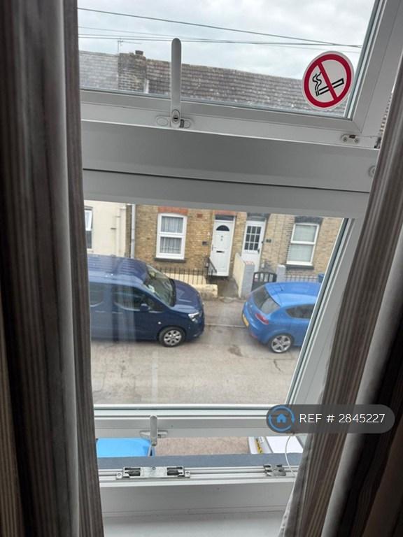 Room Percival Terrace in Dover