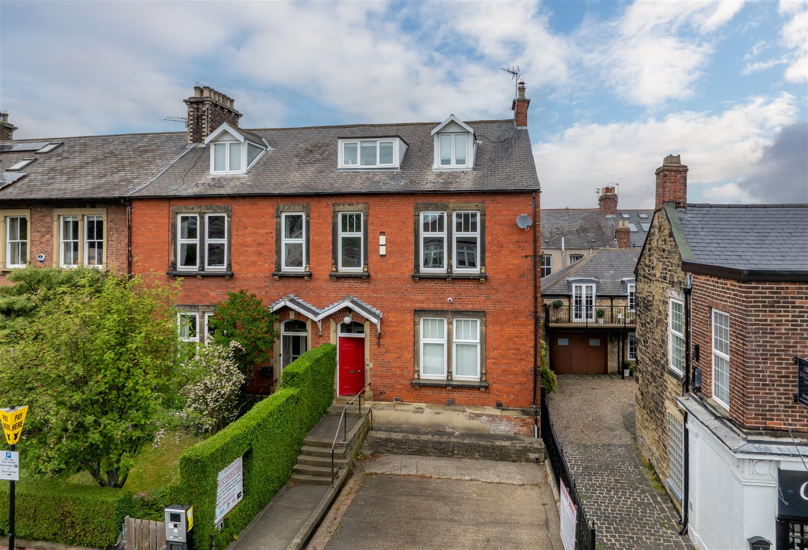 Flat Elmfield Road in Newcastle upon Tyne