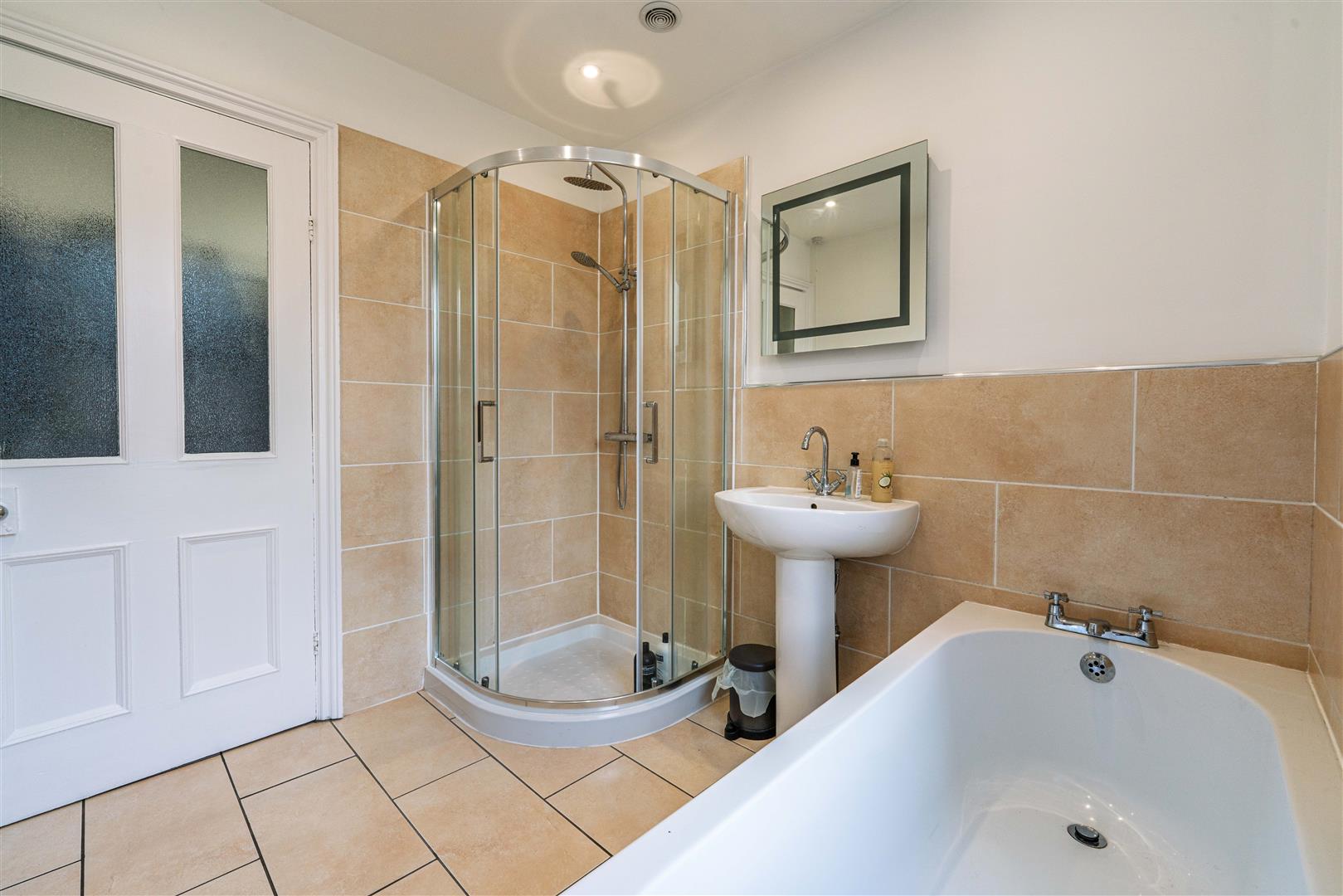Flat Elmfield Road in Newcastle upon Tyne