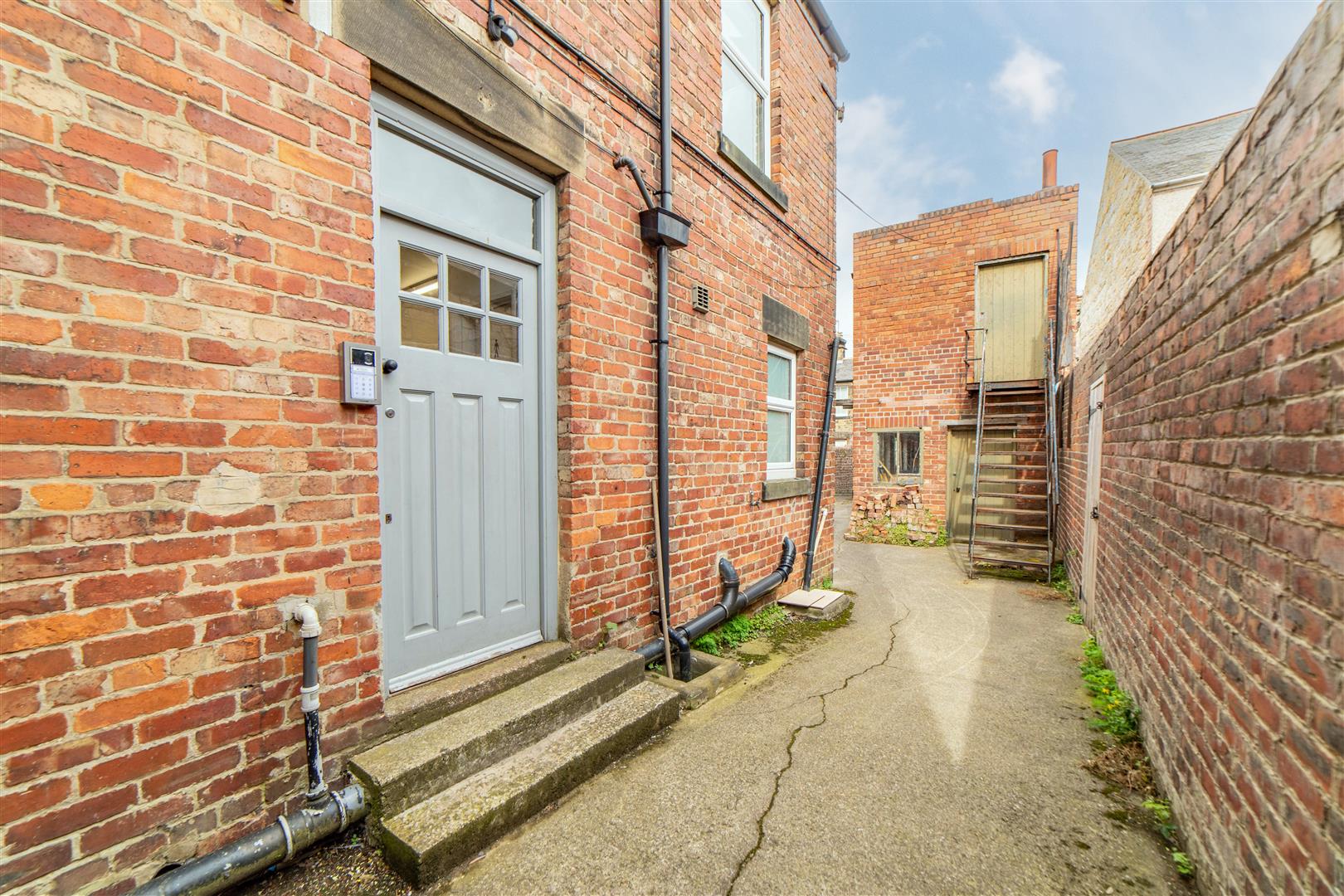 Flat Elmfield Road in Newcastle upon Tyne
