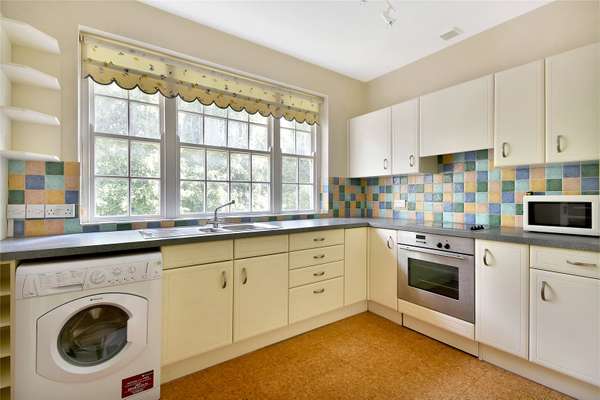 Flat Oaklands Gate in Greater London