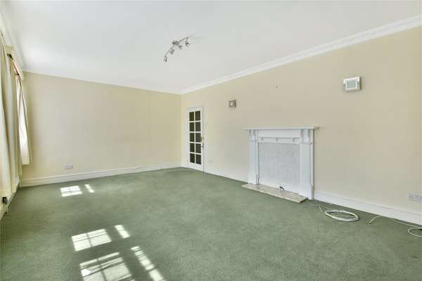 Flat Oaklands Gate in Greater London
