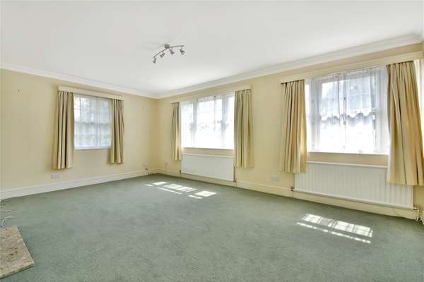 Flat Oaklands Gate in Greater London