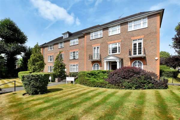 Flat Oaklands Gate in Greater London