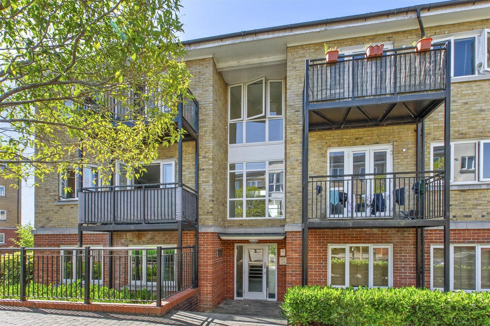 Flat Ercolani Avenue in High Wycombe Community Board