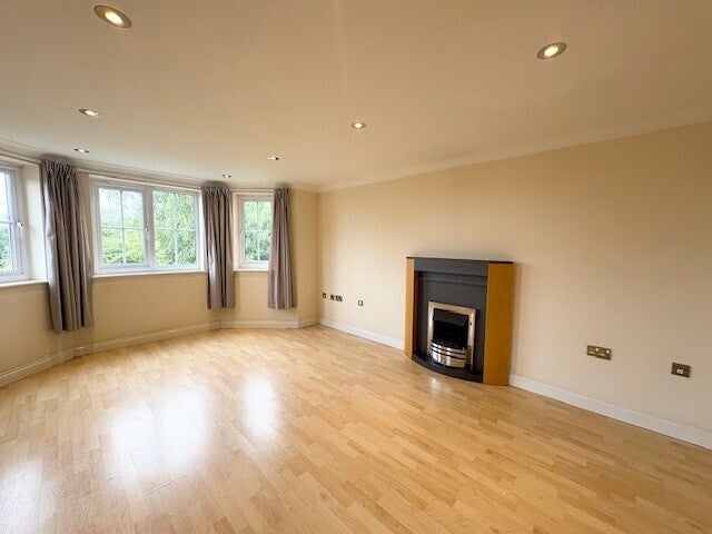 Flat Dingle Close in Radcliffe