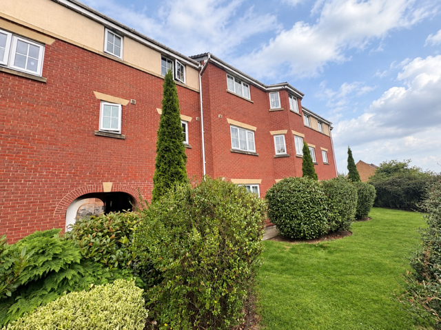Flat Dingle Close in Radcliffe