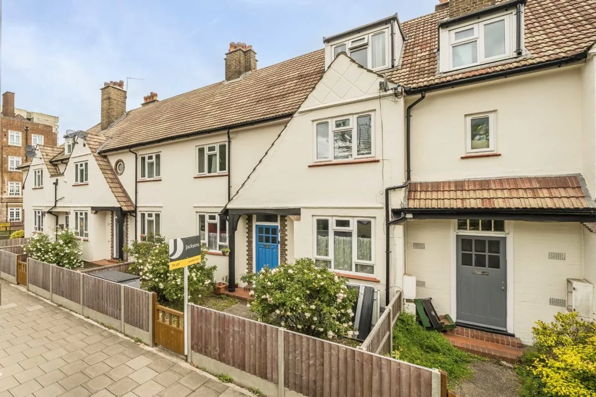 Flat Blackshaw Road in Greater London