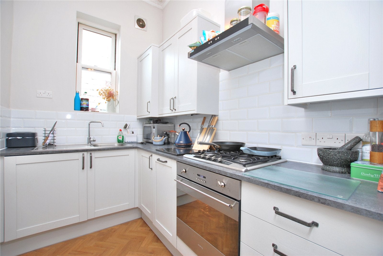 Flat Waterden Road in Guildford