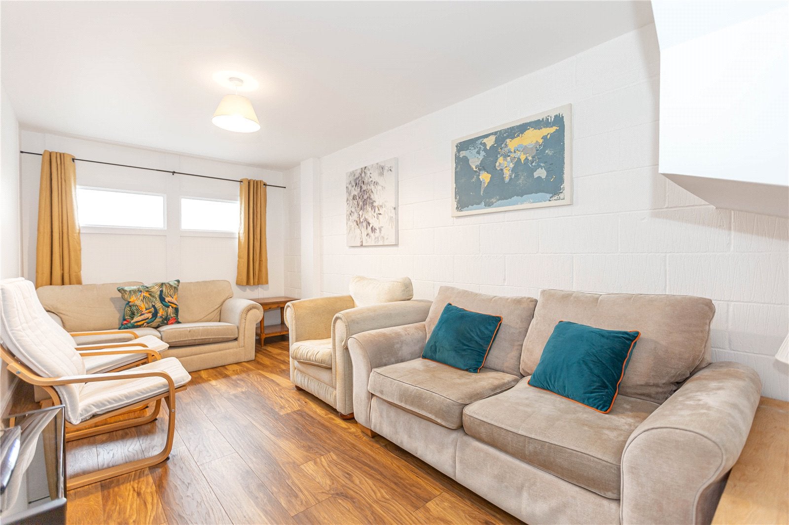 Room Hatton Road in Bristol