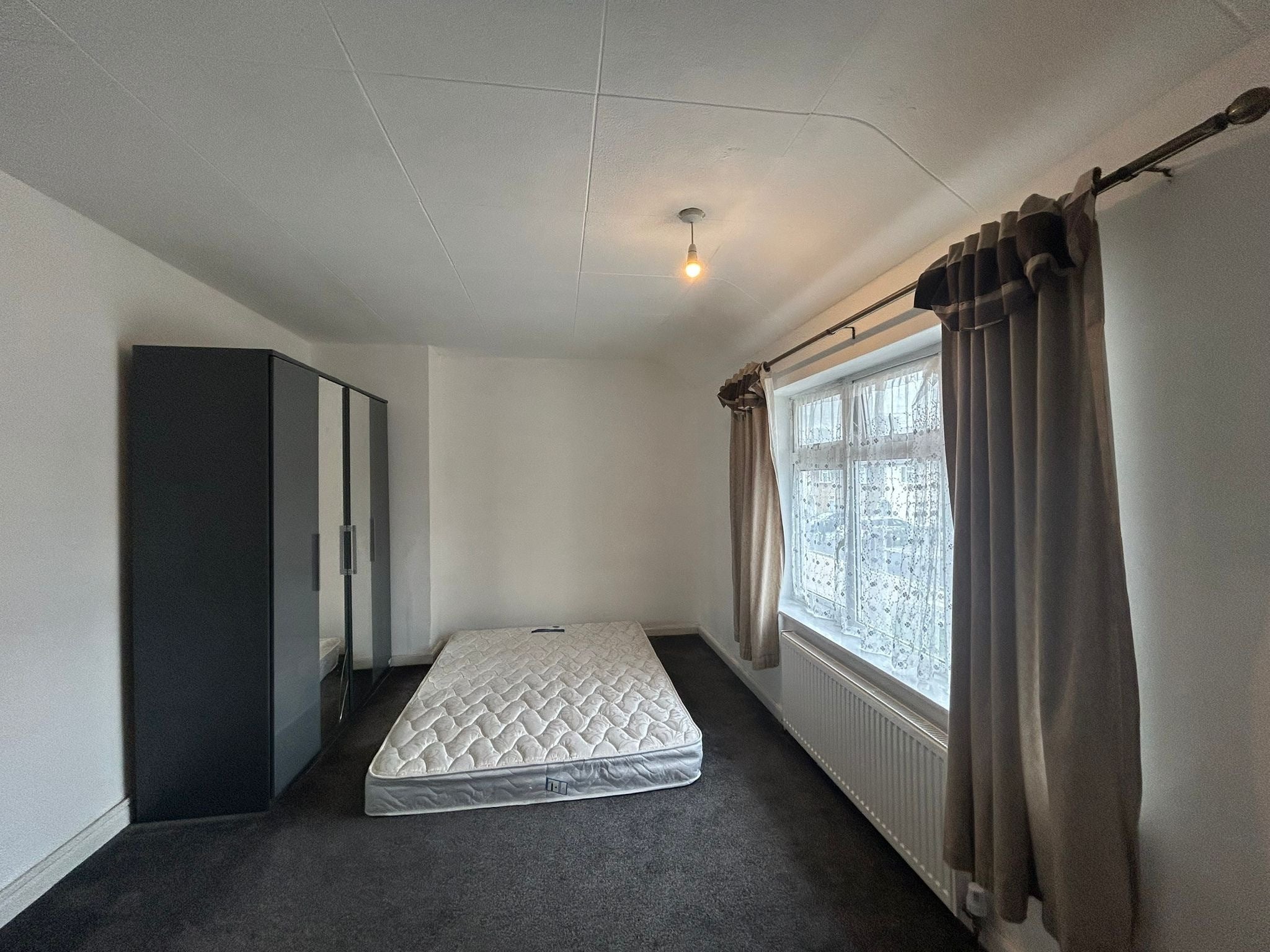 Flat Fitzstephen Road in Greater London
