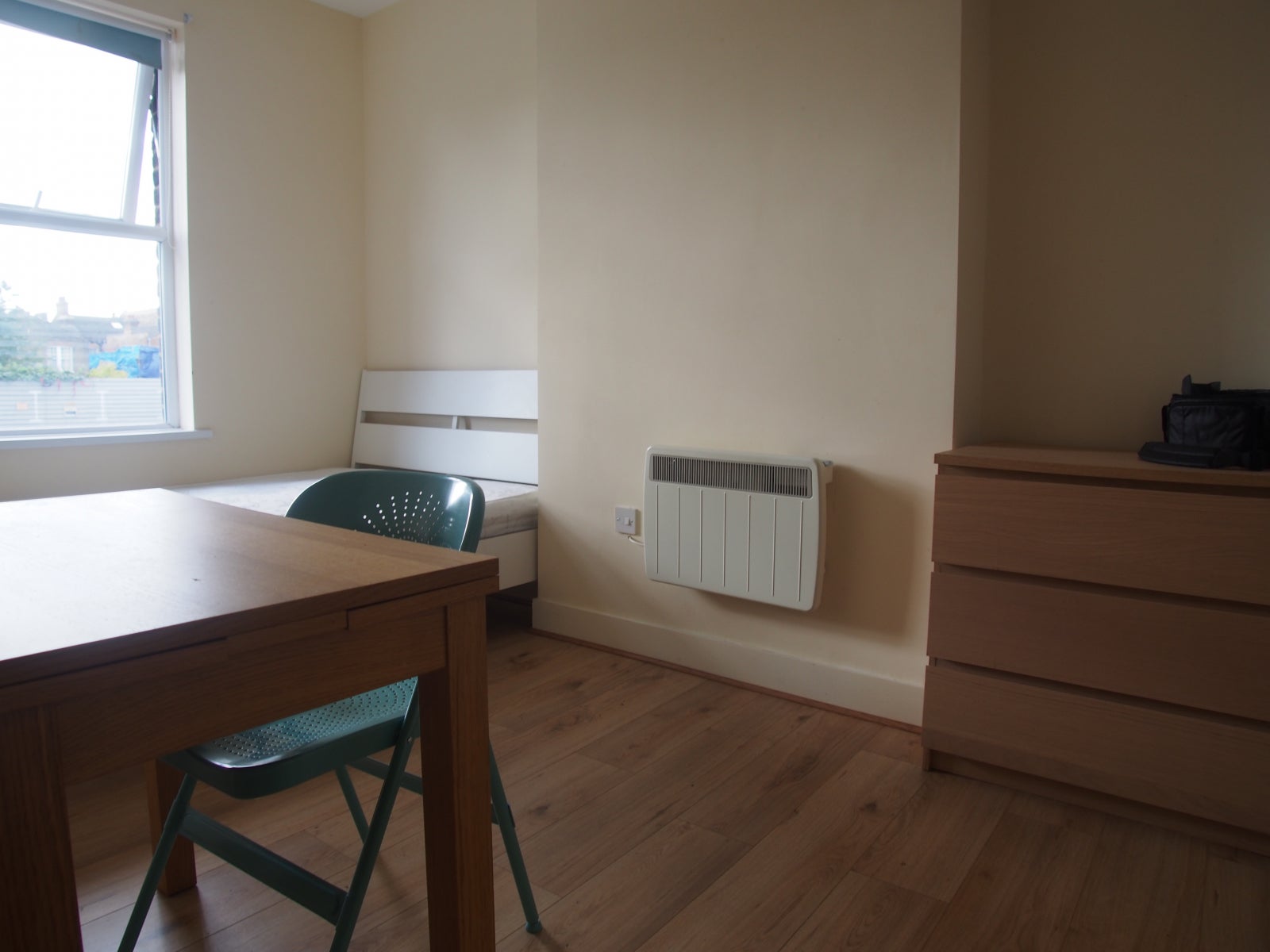 Room Hedge Lane in Greater London
