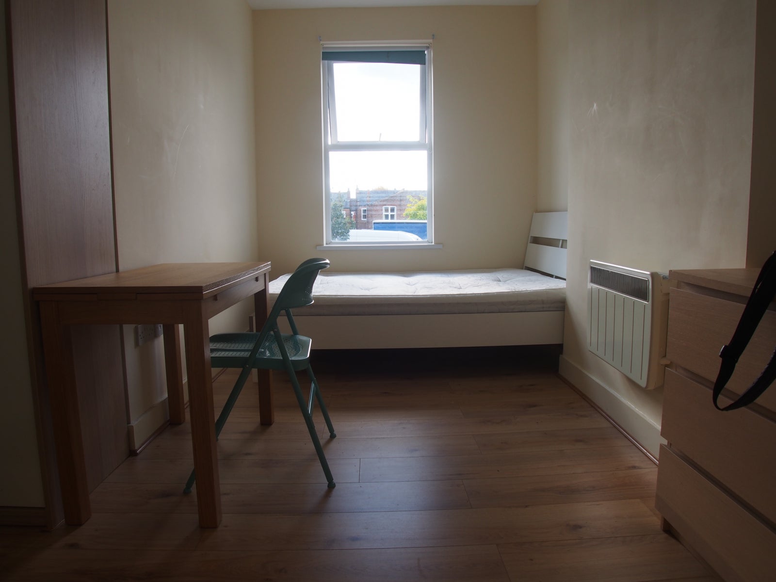 Room Hedge Lane in Greater London