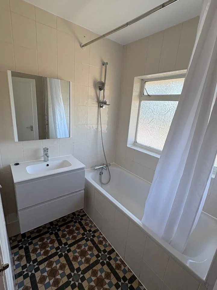 Flat Selborne Gardens in Greater London