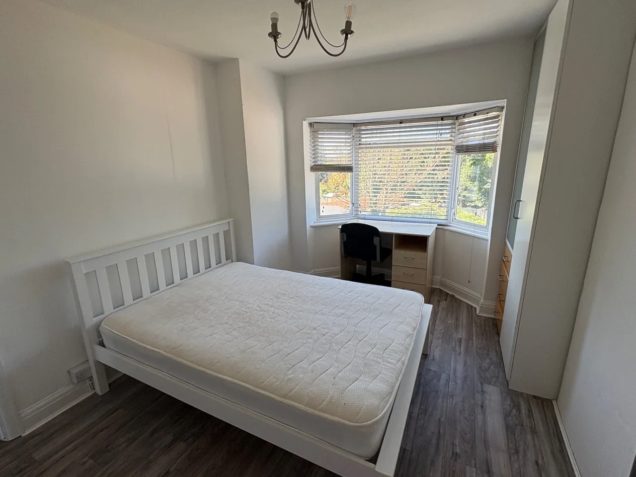 Flat Selborne Gardens in Greater London