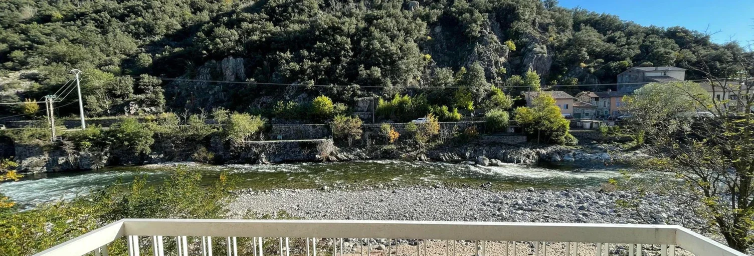 Flat Route du Pont Romain in Pont-de-Labeaume