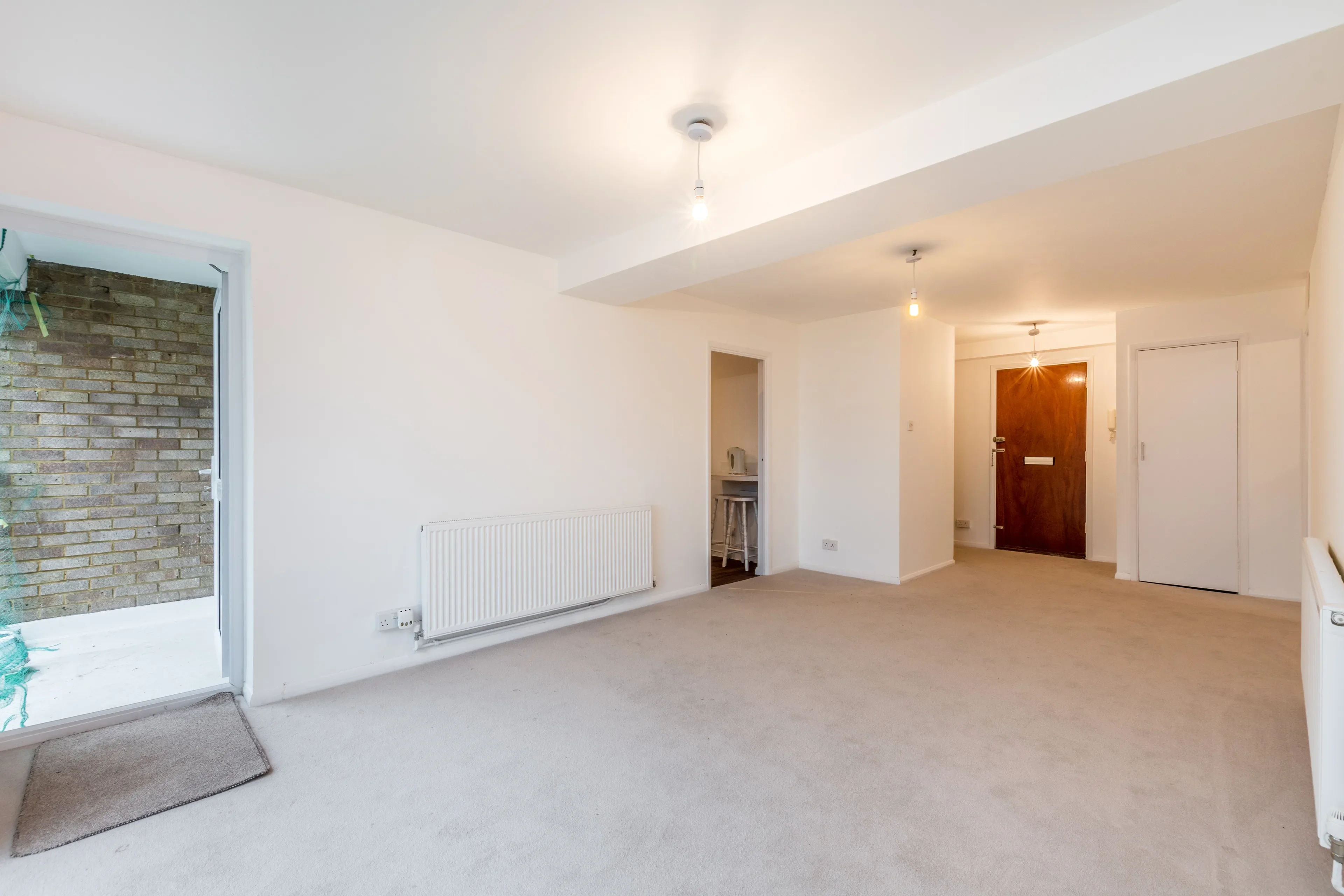 Flat Foxgrove Road in Greater London