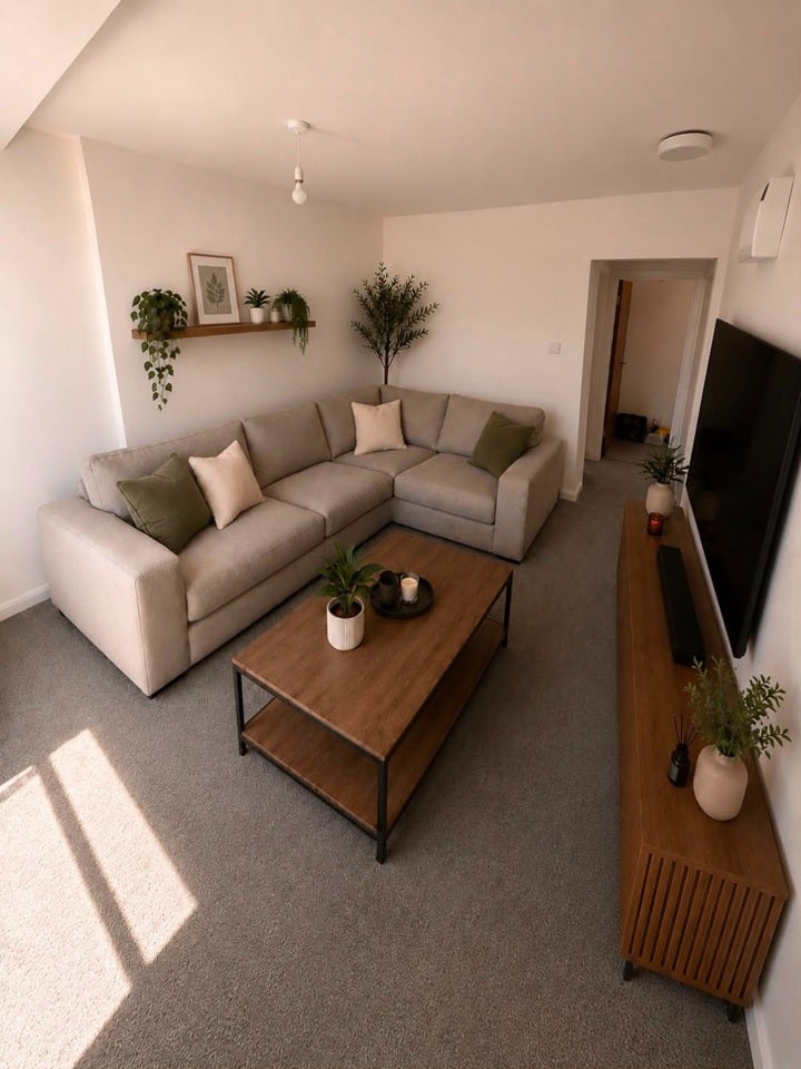 Flat Dawes Road in Greater London