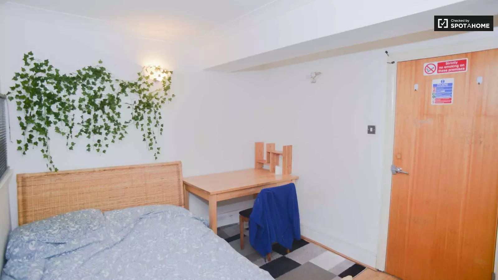 Flat Spa Road in Greater London