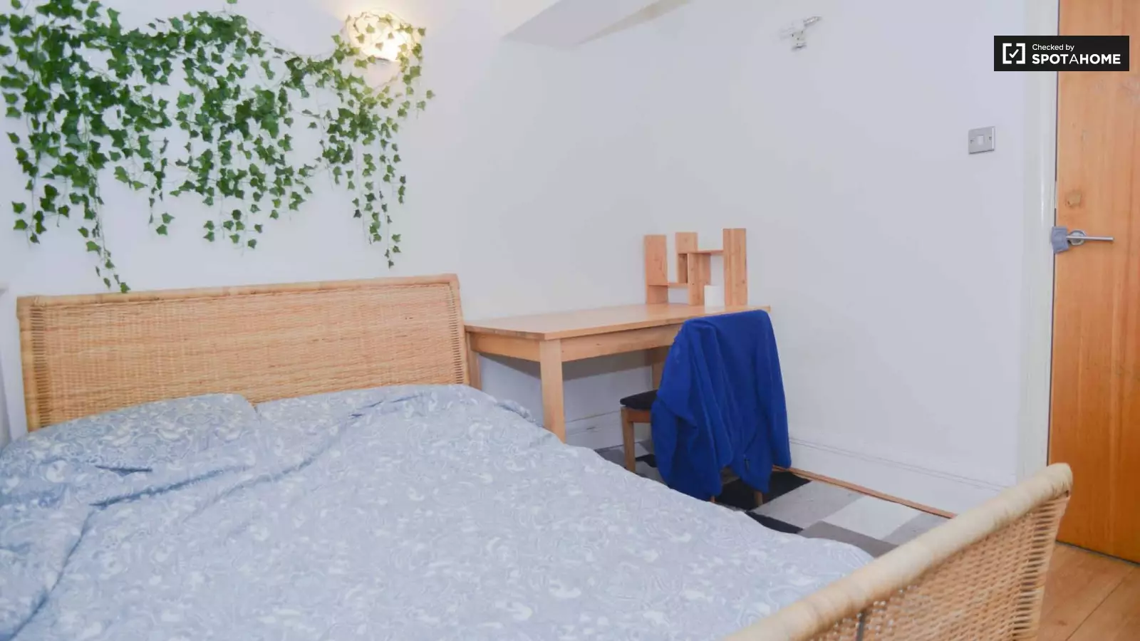 Flat Spa Road in Greater London