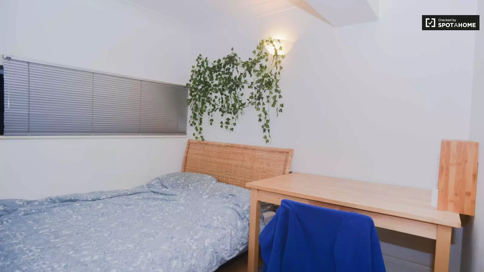 Flat Spa Road in Greater London