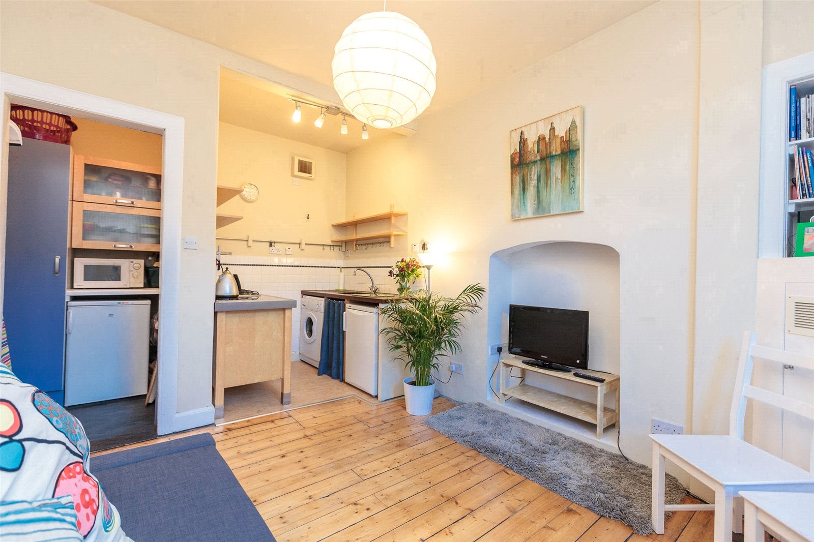 Flat Thorntree Street in City of Edinburgh