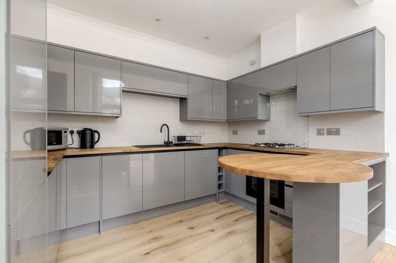 Flat Sovereign Court in City of Edinburgh