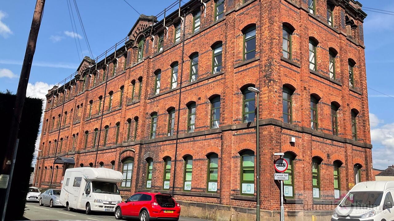 Flat Queen Street in Staffordshire Moorlands