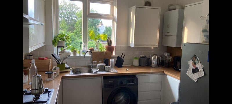 Room Cranfield Road in Greater London