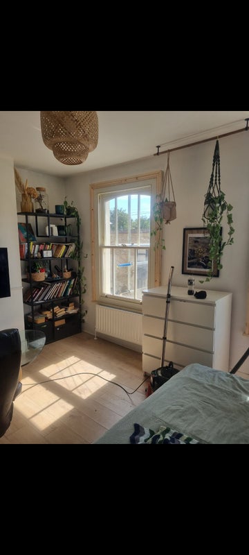 Room Cranfield Road in Greater London