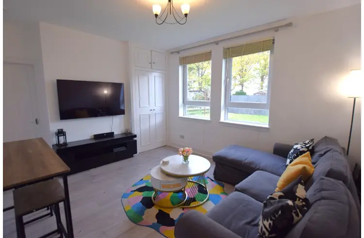 Flat Lochend Gardens in City of Edinburgh