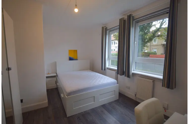 Flat Lochend Gardens in City of Edinburgh