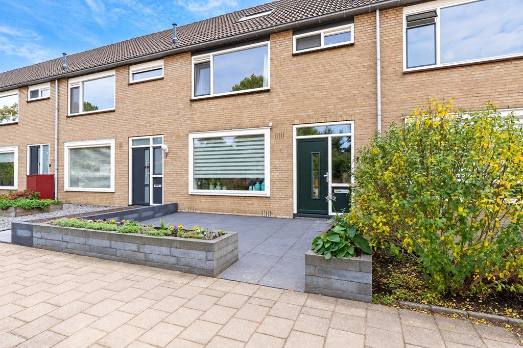 Huis Lupinestraat 9 in Roelofarendsveen