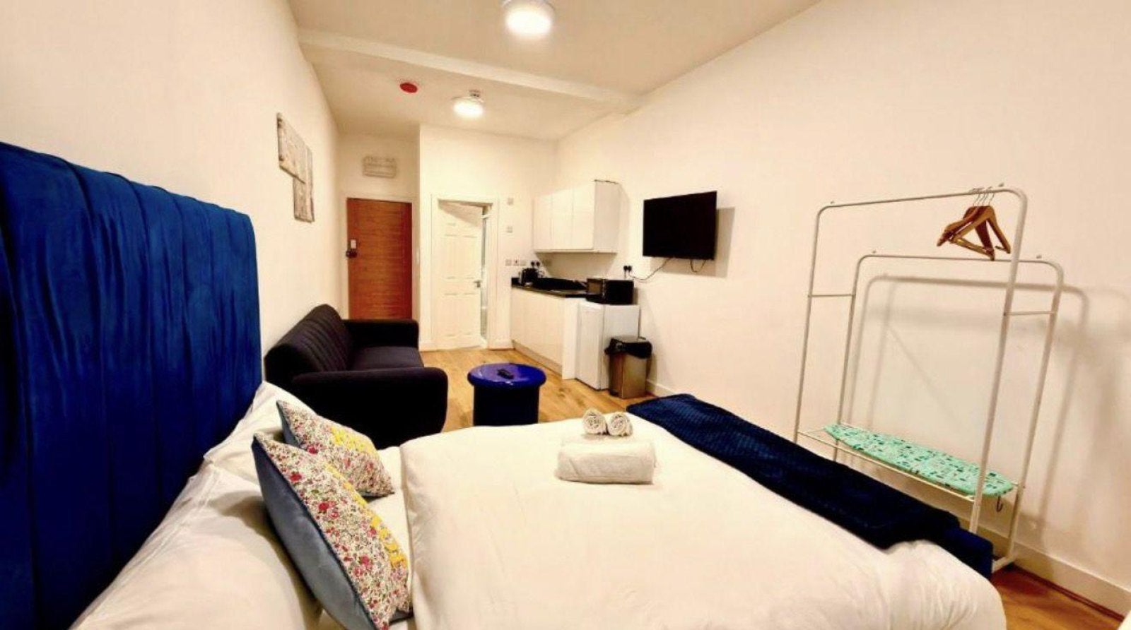 Flat St Albans Lane in Greater London