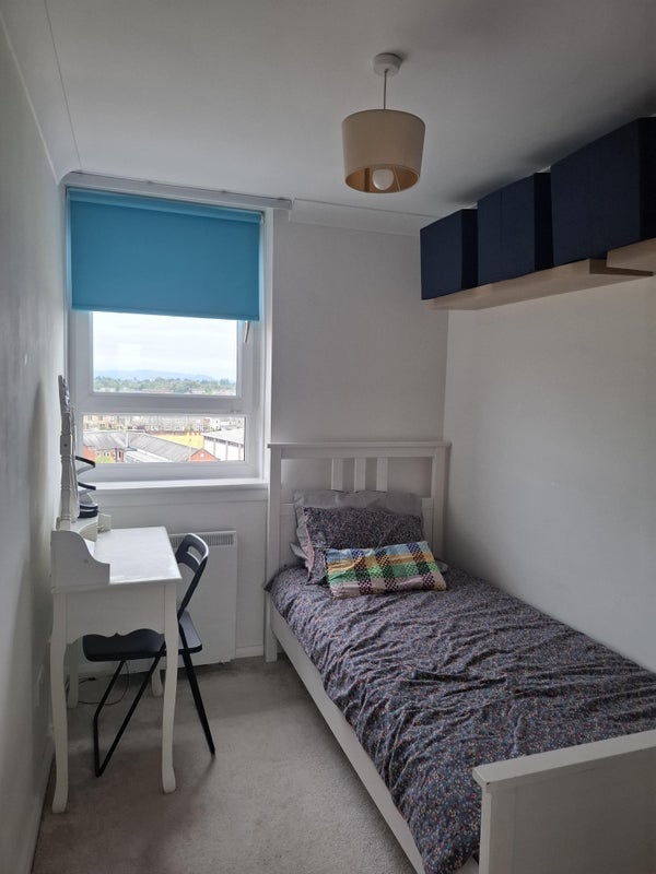 Room Pollokshaws Road in Glasgow