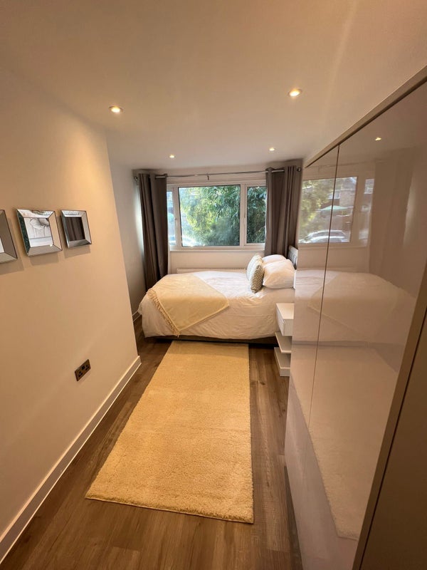 Room Selsey Road in Crawley