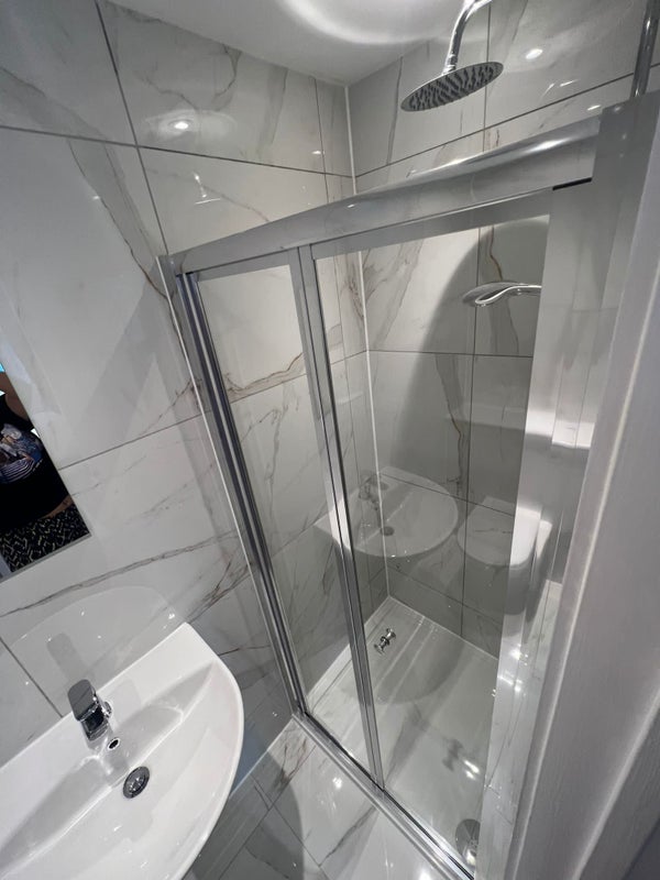 Room Selsey Road in Crawley