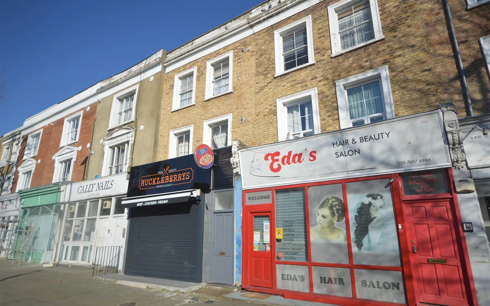 Flat Carnoustie Drive in Greater London