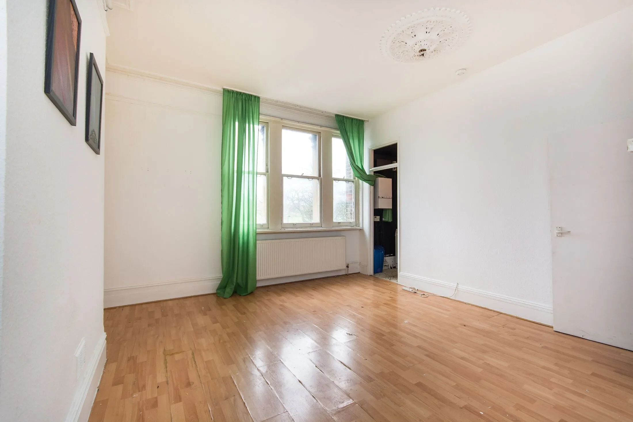 Flat Streatham High Road in Greater London