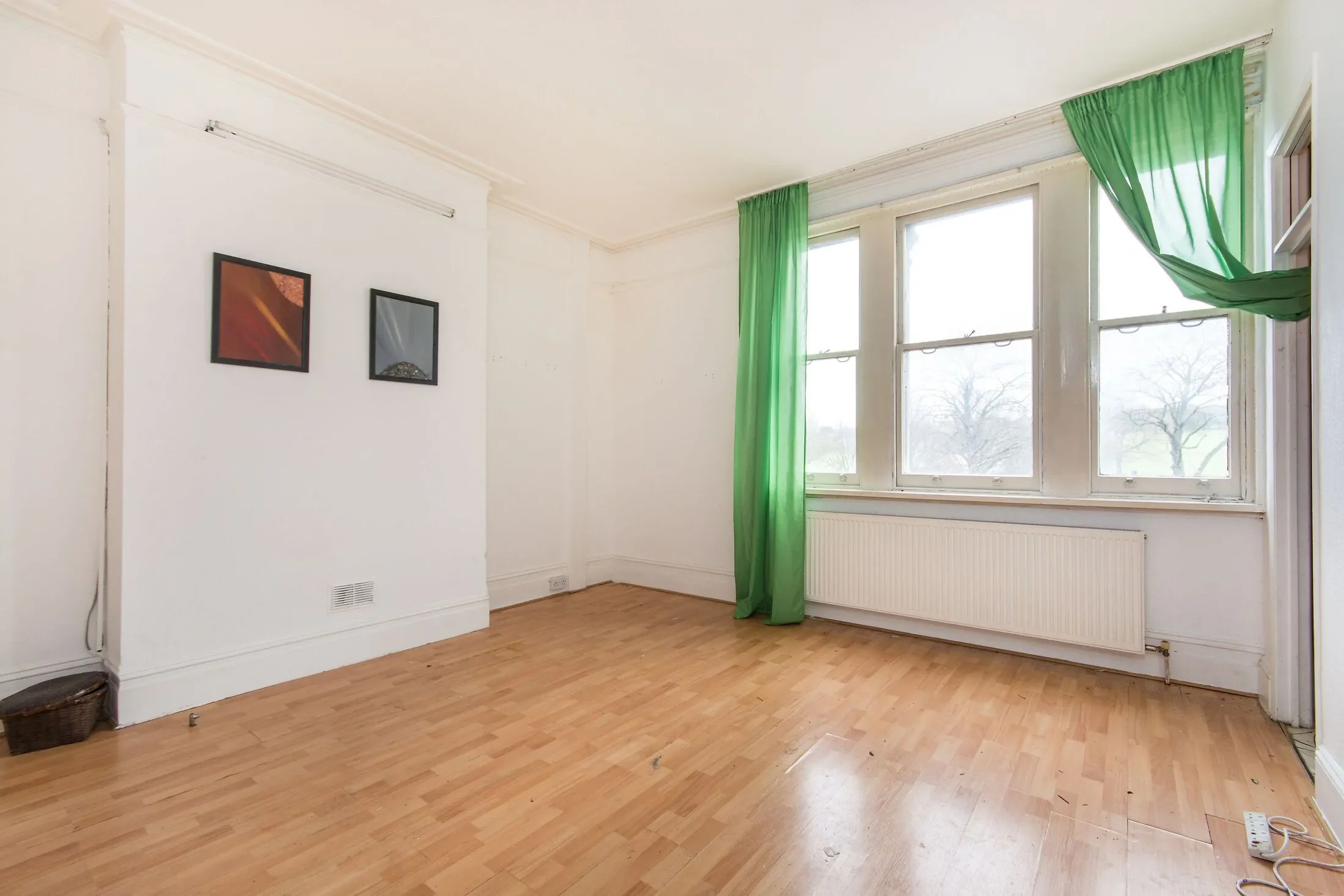 Flat Streatham High Road in Greater London