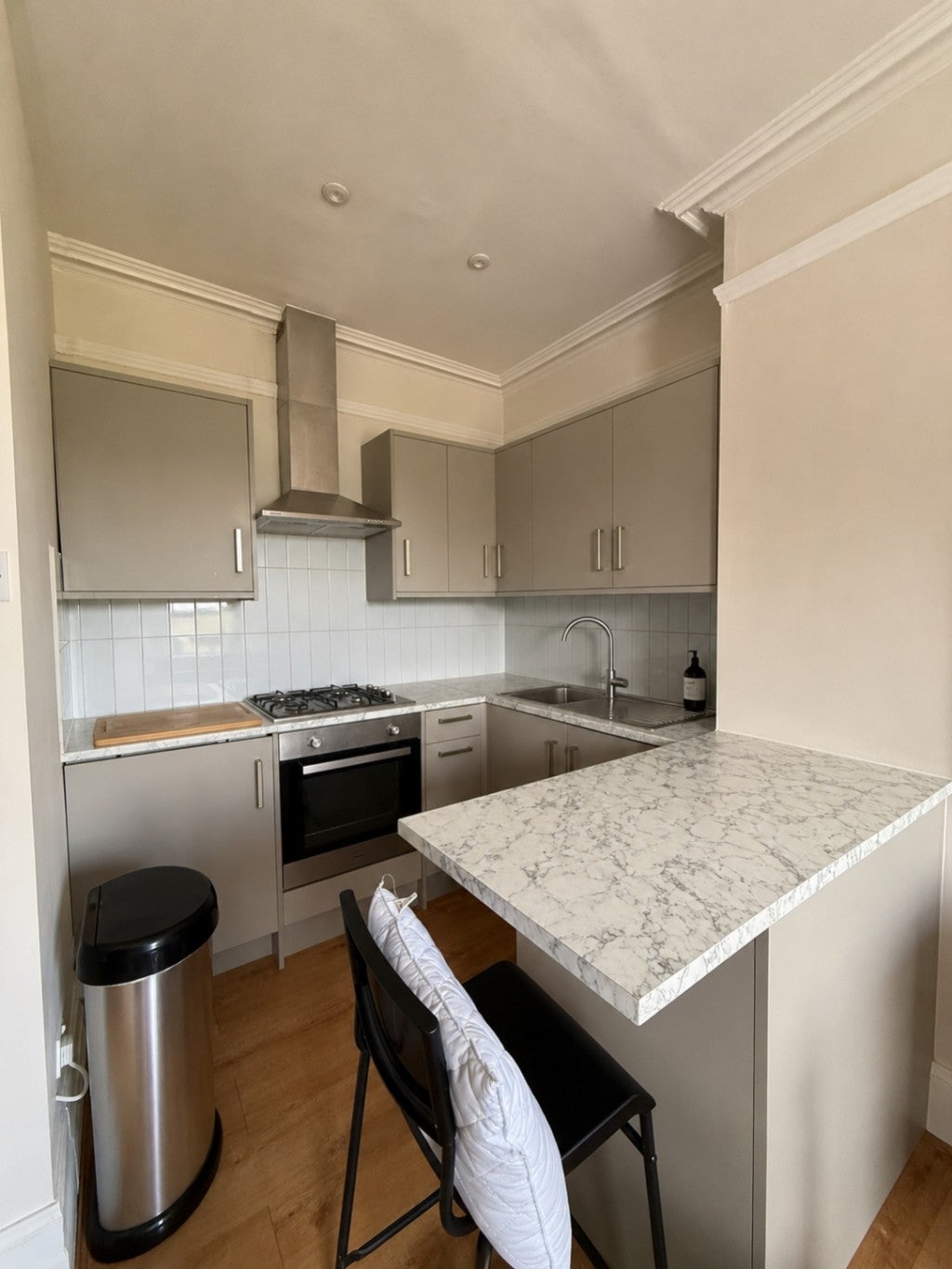 Flat Hindes Road in Greater London